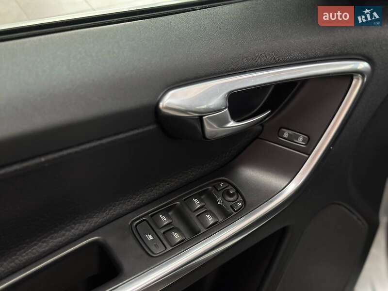 Внедорожник / Кроссовер Volvo XC60 2012 в Киеве