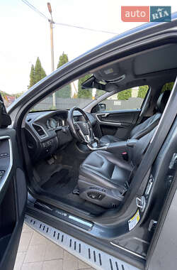 Внедорожник / Кроссовер Volvo XC60 2016 в 