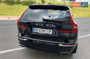 Внедорожник / Кроссовер Volvo XC60 2021 в 