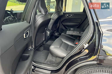 Внедорожник / Кроссовер Volvo XC60 2021 в 
