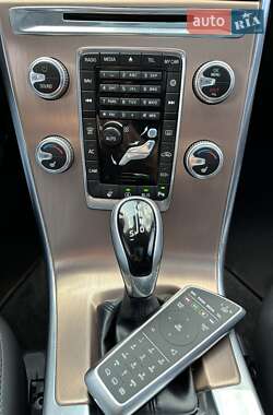 Внедорожник / Кроссовер Volvo XC60 2016 в 