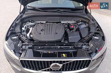 Внедорожник / Кроссовер Volvo XC60 2022 в 