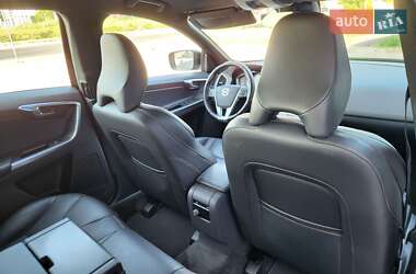 Внедорожник / Кроссовер Volvo XC60 2017 в 