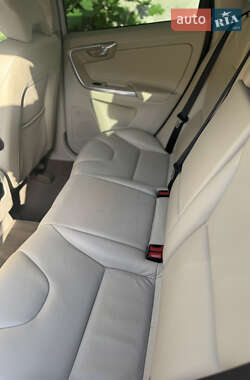 Внедорожник / Кроссовер Volvo XC60 2014 в 