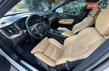 Внедорожник / Кроссовер Volvo XC60 2020 в 