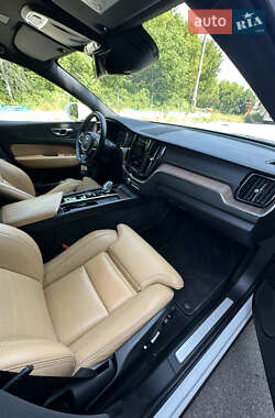 Внедорожник / Кроссовер Volvo XC60 2020 в 