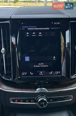 Внедорожник / Кроссовер Volvo XC60 2020 в 