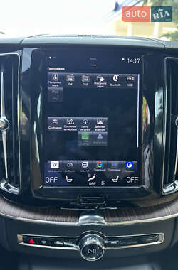 Внедорожник / Кроссовер Volvo XC60 2020 в 