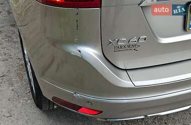 Внедорожник / Кроссовер Volvo XC60 2015 в 