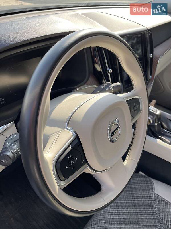 Внедорожник / Кроссовер Volvo XC60 2017 в Киеве фото 3 Внедорожник / Кроссовер Volvo XC60 2017 в Киеве