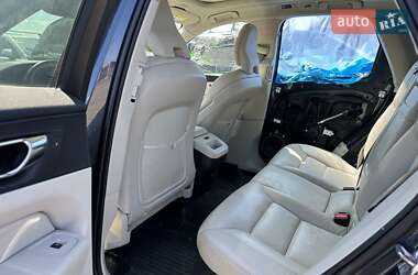 Внедорожник / Кроссовер Volvo XC60 2020 в 