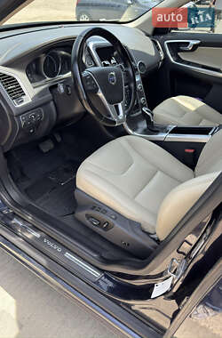 Внедорожник / Кроссовер Volvo XC60 2015 в 