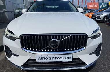 Внедорожник / Кроссовер Volvo XC60 2023 в 