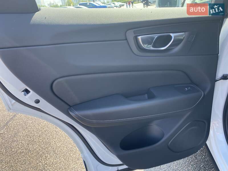 Внедорожник / Кроссовер Volvo XC60 2023 в Киеве