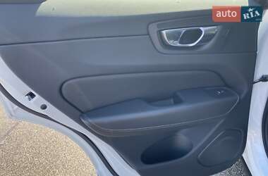 Внедорожник / Кроссовер Volvo XC60 2023 в 