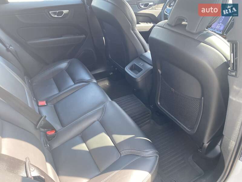 Внедорожник / Кроссовер Volvo XC60 2023 в Киеве