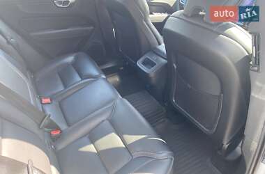 Внедорожник / Кроссовер Volvo XC60 2023 в 