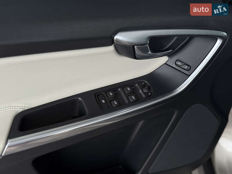 Внедорожник / Кроссовер Volvo XC60 2016 в Владимире