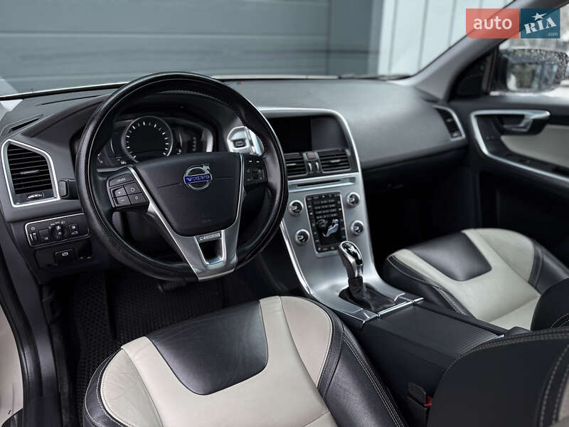 Внедорожник / Кроссовер Volvo XC60 2016 в Владимире