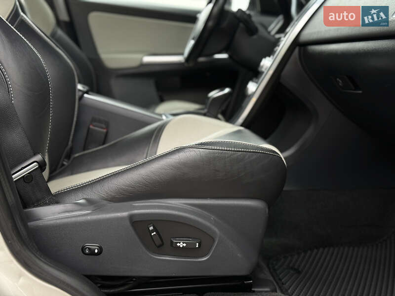 Внедорожник / Кроссовер Volvo XC60 2016 в Владимире