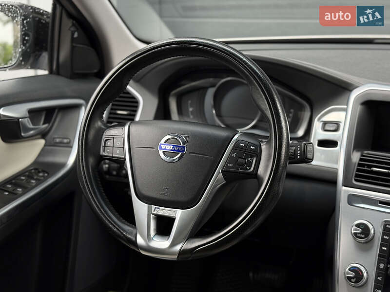 Внедорожник / Кроссовер Volvo XC60 2016 в Владимире