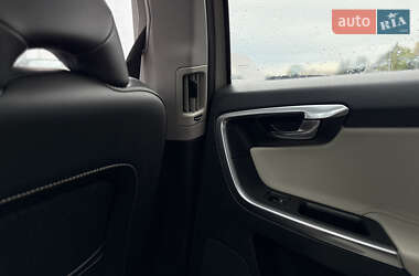 Внедорожник / Кроссовер Volvo XC60 2016 в 