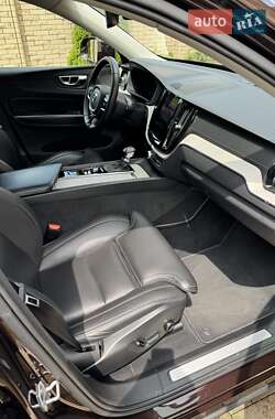Внедорожник / Кроссовер Volvo XC60 2018 в 