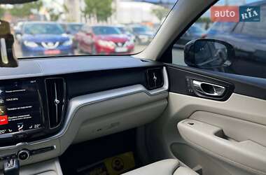 Внедорожник / Кроссовер Volvo XC60 2018 в 