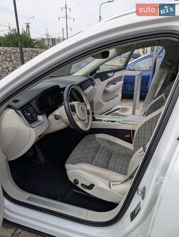 Внедорожник / Кроссовер Volvo XC60 2017 в Ивано-Франковске