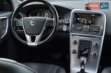 Внедорожник / Кроссовер Volvo XC60 2016 в 