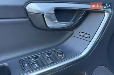 Внедорожник / Кроссовер Volvo XC60 2017 в 
