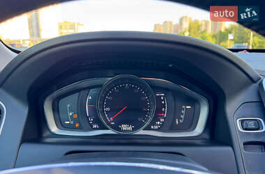 Внедорожник / Кроссовер Volvo XC60 2015 в 