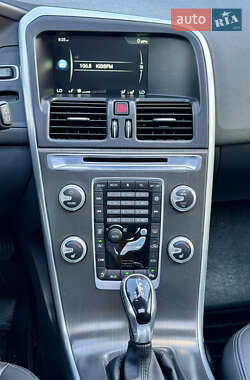 Внедорожник / Кроссовер Volvo XC60 2015 в 