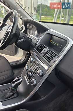Внедорожник / Кроссовер Volvo XC60 2014 в 