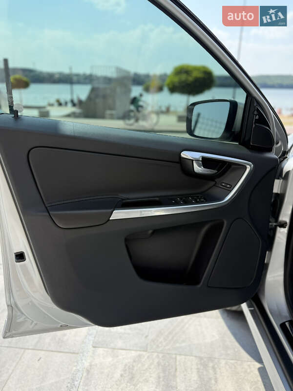 Позашляховик / Кросовер Volvo XC60 2016 в Тернополі