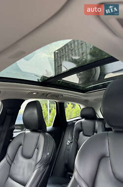 Позашляховик / Кросовер Volvo XC60 2022 в 