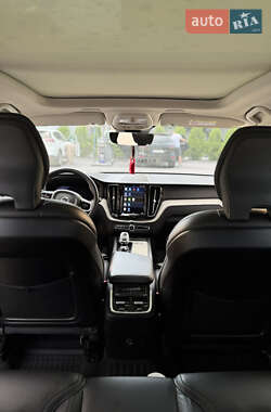Позашляховик / Кросовер Volvo XC60 2022 в 