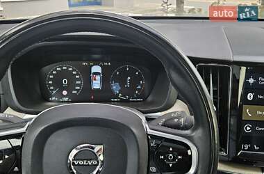 Внедорожник / Кроссовер Volvo XC60 2018 в 