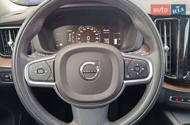Внедорожник / Кроссовер Volvo XC60 2017 в 
