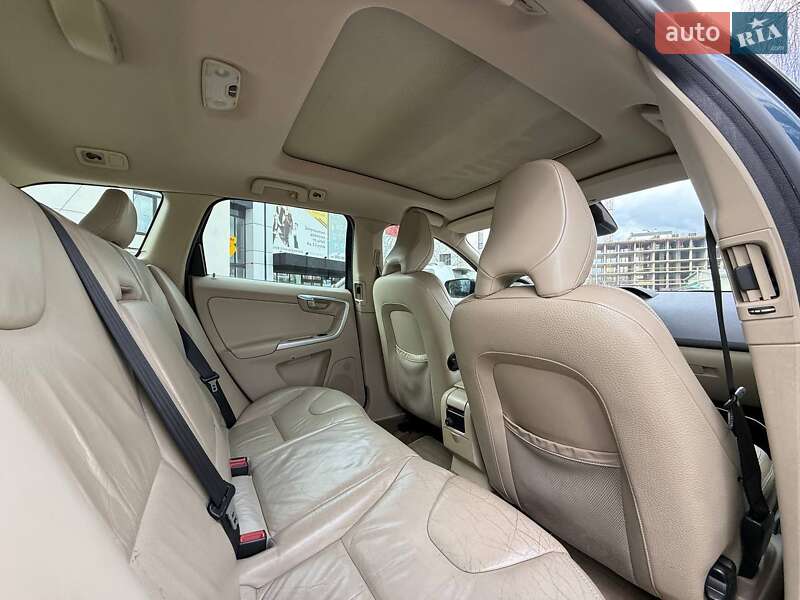 Внедорожник / Кроссовер Volvo XC60 2009 в Черновцах