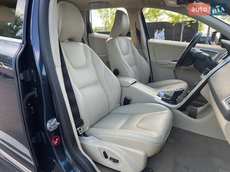 Позашляховик / Кросовер Volvo XC60 2013 в Києві