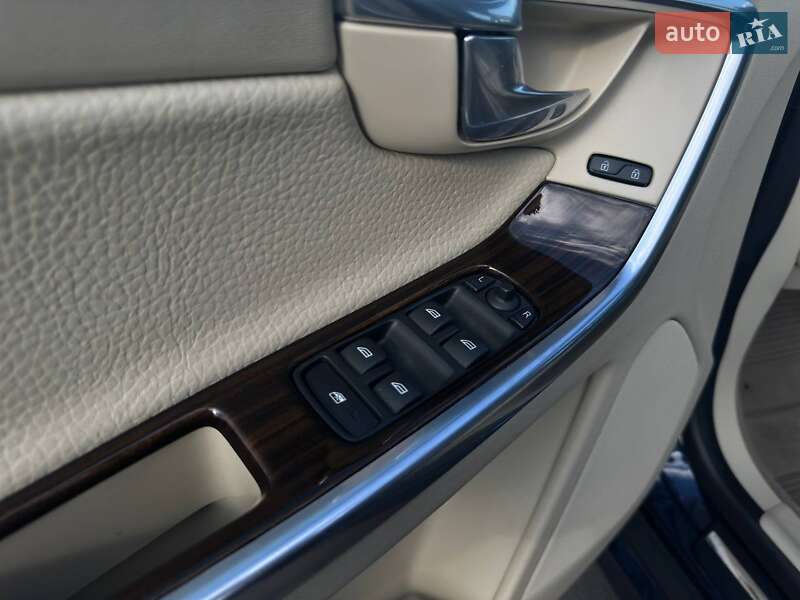Позашляховик / Кросовер Volvo XC60 2013 в Києві