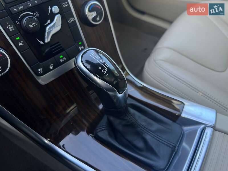Позашляховик / Кросовер Volvo XC60 2013 в Києві
