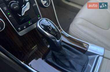 Внедорожник / Кроссовер Volvo XC60 2013 в 