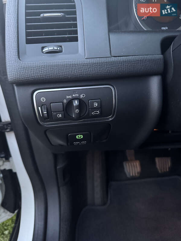 Внедорожник / Кроссовер Volvo XC60 2011 в Киеве