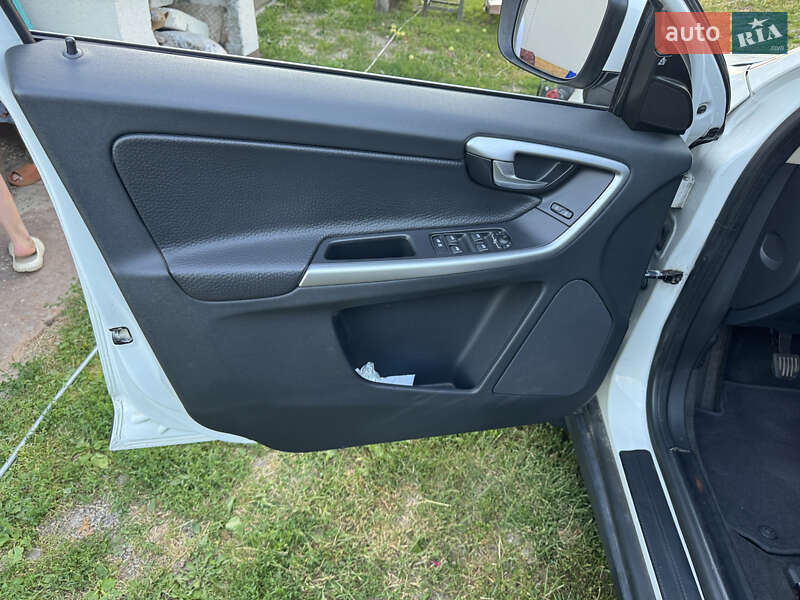Внедорожник / Кроссовер Volvo XC60 2011 в Киеве