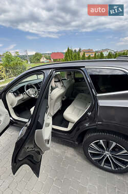 Внедорожник / Кроссовер Volvo XC60 2021 в 