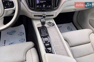 Внедорожник / Кроссовер Volvo XC60 2021 в 