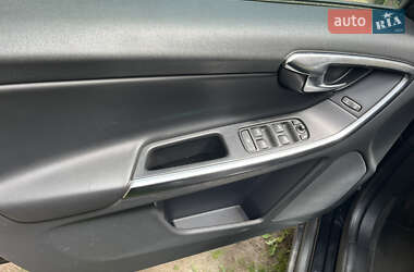 Внедорожник / Кроссовер Volvo XC60 2012 в 