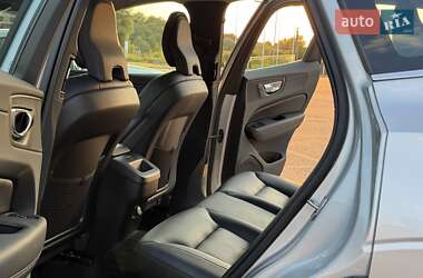 Внедорожник / Кроссовер Volvo XC60 2020 в 